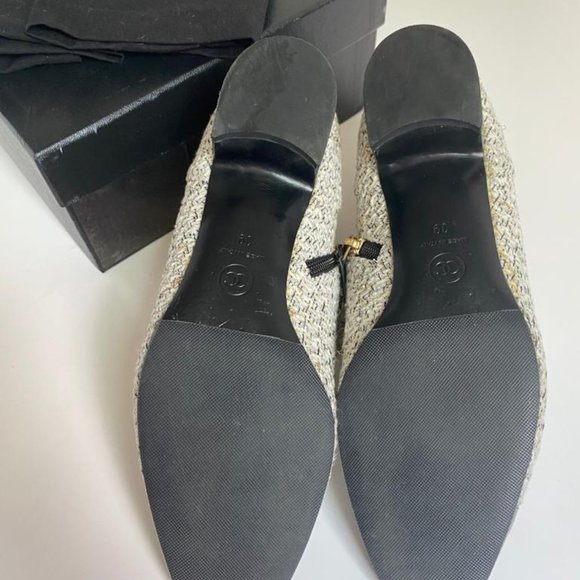 CHANEL TWEED ANKLE BOOTS WITH LOGO CHARMS - Picture 10 of 16